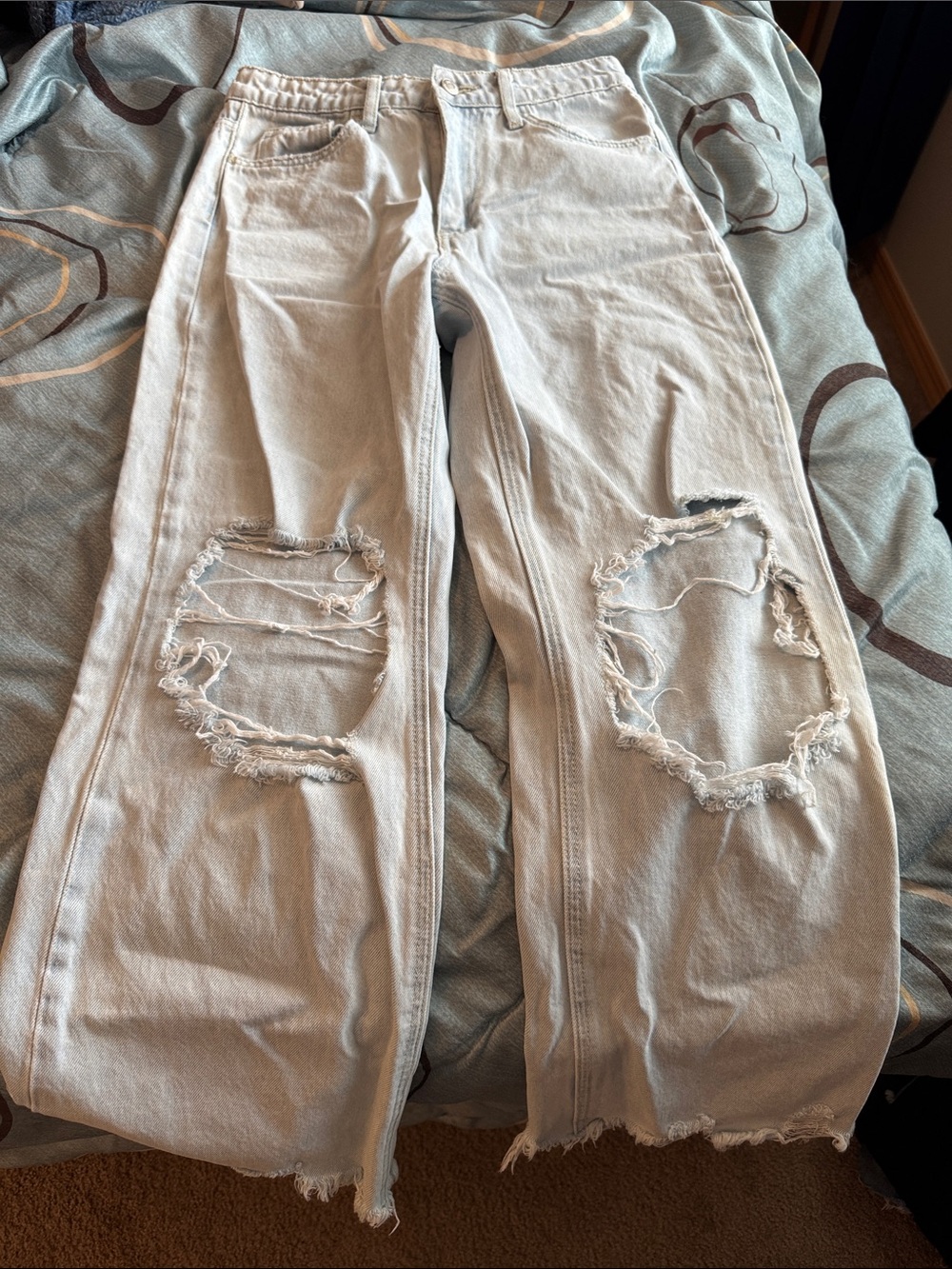 Cropped Light  Distressed Ankle Jeans